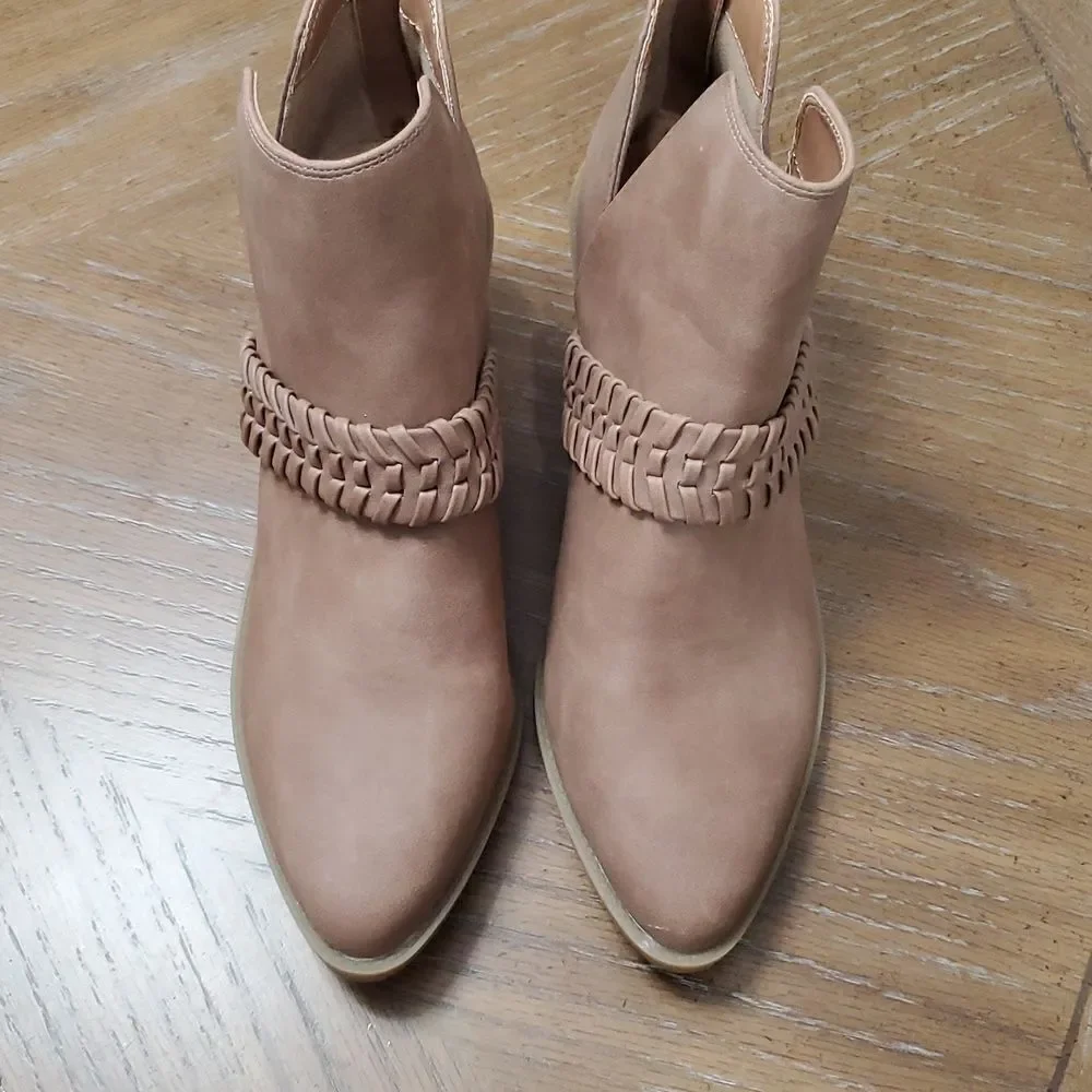 DV by dolce vita Orson booties, Size 10, NWOT